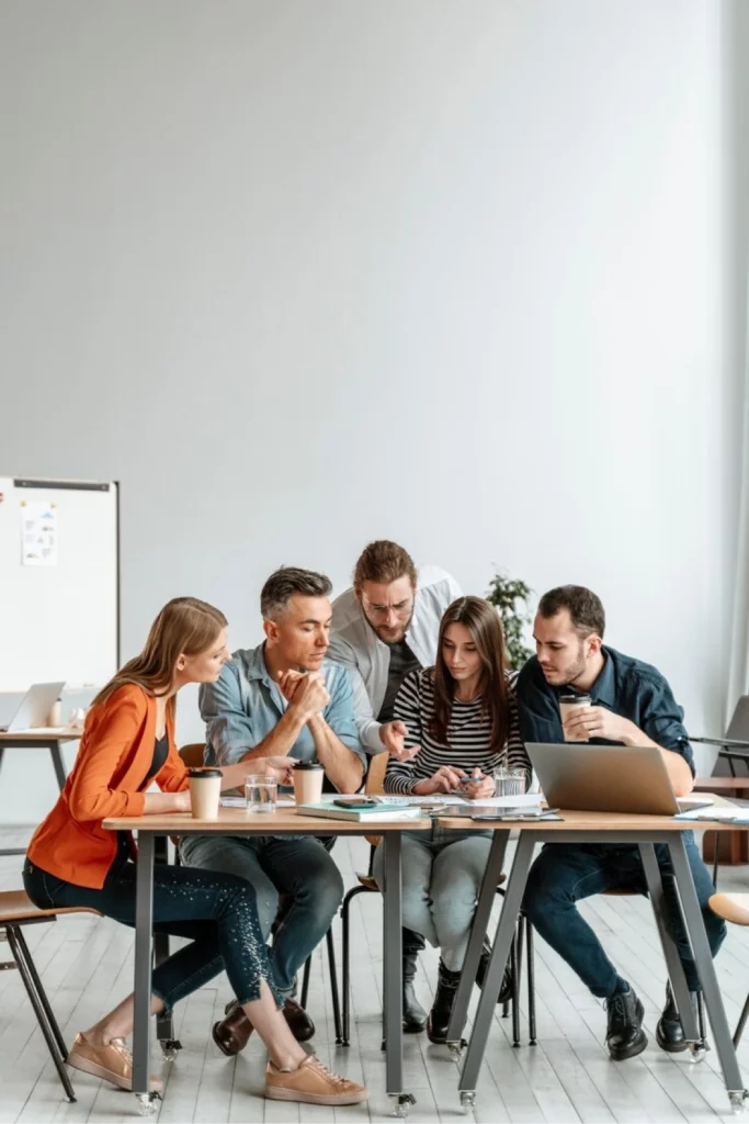 free photo businesspeople meeting at office working